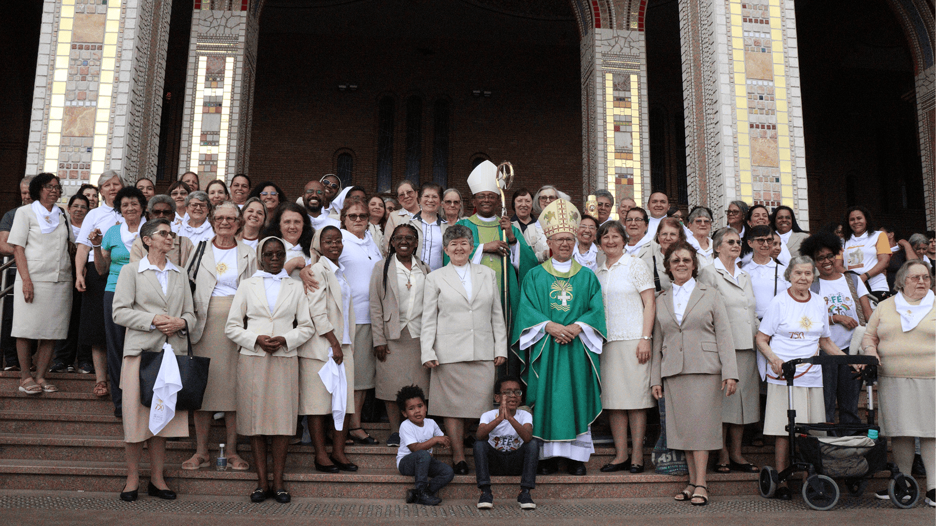 Aos pés da Mãe Aparecida: Romaria celebrativa dos 750 anos de história,  fé e missão das Irmãs Franciscanas de Ingolstadt.
