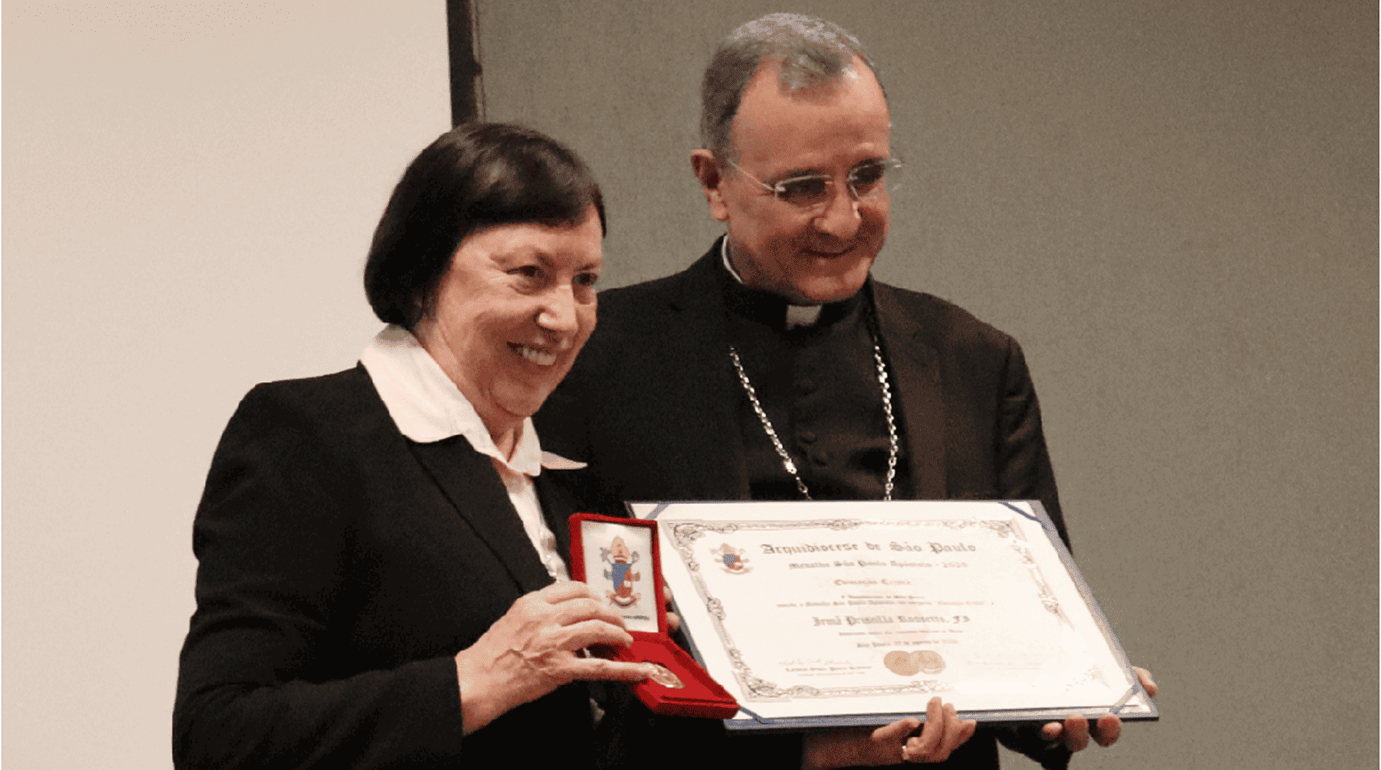 Irmã Priscilla Rossetto recebe a Medalha São Paulo Apóstolo 2026 na categoria Educação Cristã